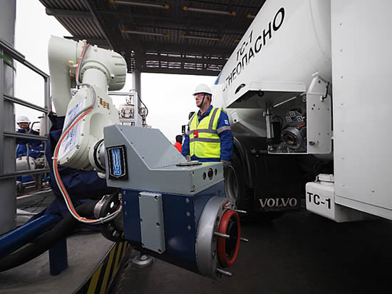 Gazprom Neft reveals concept of robotic fuel station.