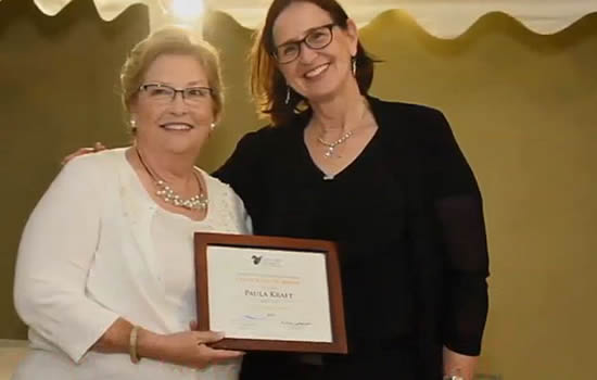 Paula Kraft, Founder of DaVinci Inflight Training and BlueSky columnsist receives her Sapphire Pegasus Award at Caribavia.