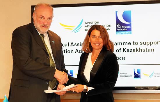 (L to R): Peter Griffiths, Director General of Aviation Administration of Kazakhstan and Maria Rueda, Managing Director of CAAi signing the contract.