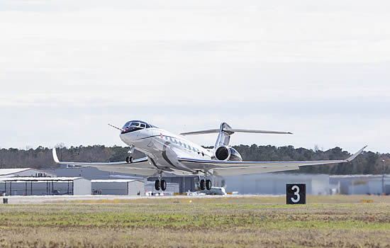 Gulfstream G700 makes first flight