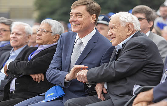 Embraer President and CEO Francisco Gomes Neto (left) with Ozires Silva.