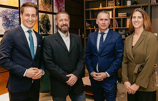 (L to R): Christoph Schmidt (Commercial Managing Director, Vienna Airport FBO); Christian Weigl (Station Manager Aero-Dienst Vienna); Alois Polakovics (Head of Airside Operation, Vienna Airport FBO); Alexandra Schellhorn (Operative Managing Director, Vienna Airport FBO).