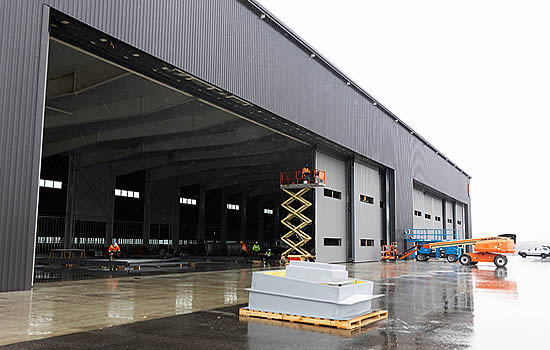 Installation of 29′ hangar doors built for today’s largest jet aircraft.
