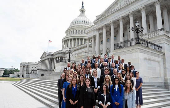 NBAA young professionals deliver ‘CLIMBING. FAST.’ message to Capitol Hill