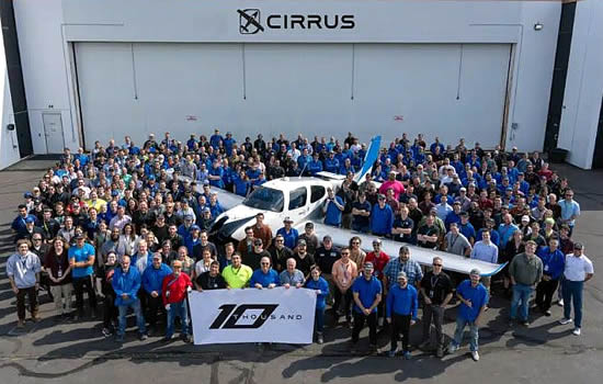 Limited edition aircraft celebrates 10,000th Cirrus SR Series delivery