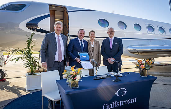 Pictured left to right: Oliver Bergsch, Gulfstream’s regional vice president of sales for Central and Eastern Europe; Mike Swift, Gulfstream’s group vice president of sales for Europe, the Middle East, Africa and Asia Pacific; Svenja Wortmann, managing director, DC Aviation; and Stuart Burrows, authorized signatory and accountable manager, DC Aviation.