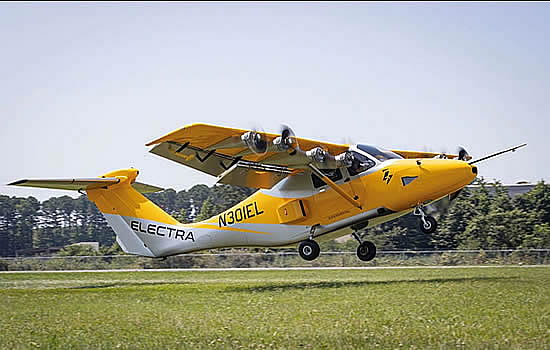 Electra’s Ultra Short technology demonstrator takes off from a grass field during a flight demo at Felker Army Airfield at Joint Base Langley-Eustis in Virginia | Photo: Electra.