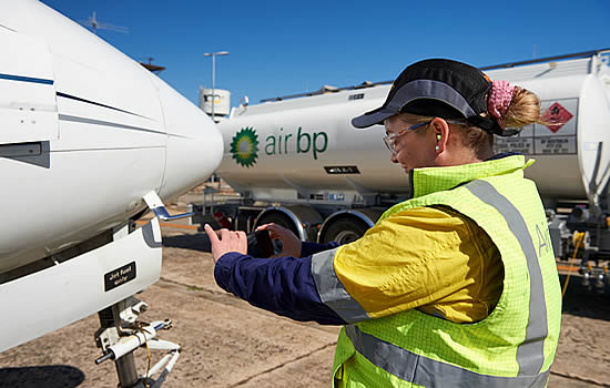 Air bp celebrates one million ‘safe2go’ overwing refuellings