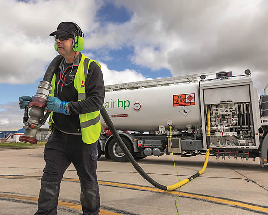 Air bp fuels an operator aircraft | Photo: bp-plc