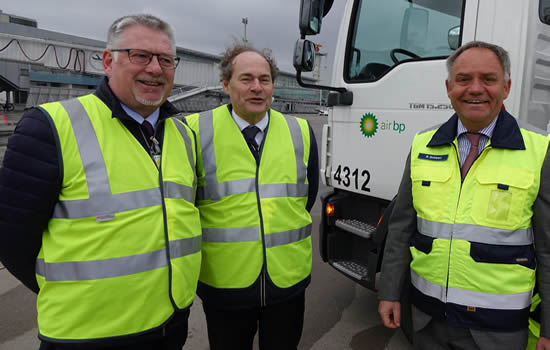 Muenster-Osnabrck Managing Director, Prof. Dr Rainer Schwarz, Claus Mller, Operations Manager Air BP Germany and Jrgen Kuper, Air BP General Manager, Central Europe and Benelux.